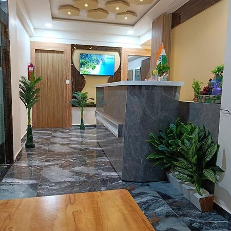Hotel Alpine Ahmedabad Eksteriør billede