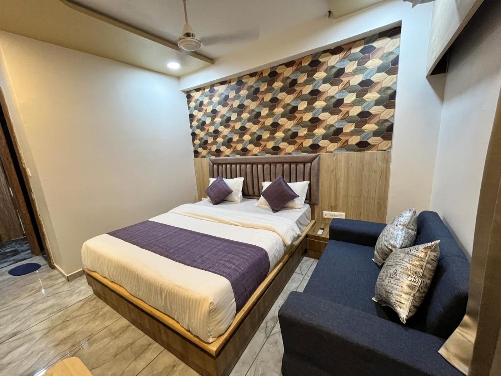 Hotel Alpine Ahmedabad Eksteriør billede