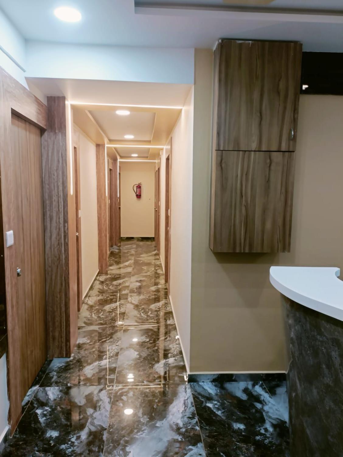 Hotel Alpine Ahmedabad Eksteriør billede